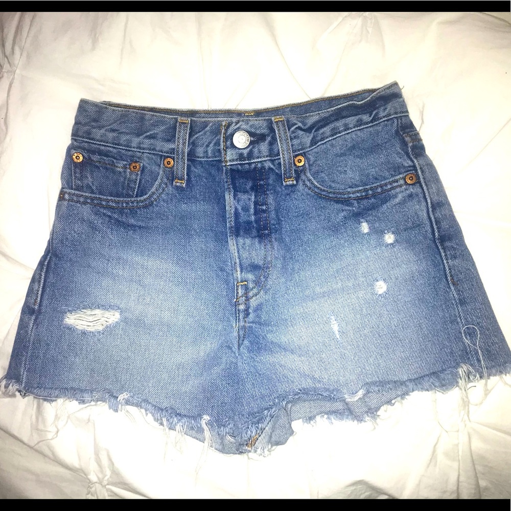 Levi Shorts. High Rise. Sz 25.